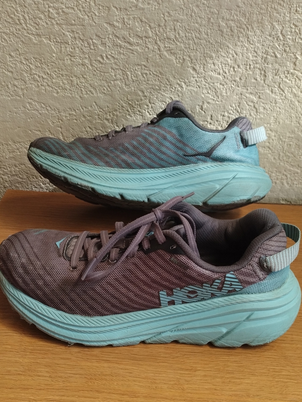 HOKA SNEAKERS SIZE 6